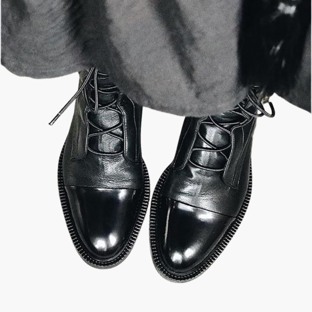 Schnürstiefel für Damen mit rundem Zehenbereich und niedrigem Absatz