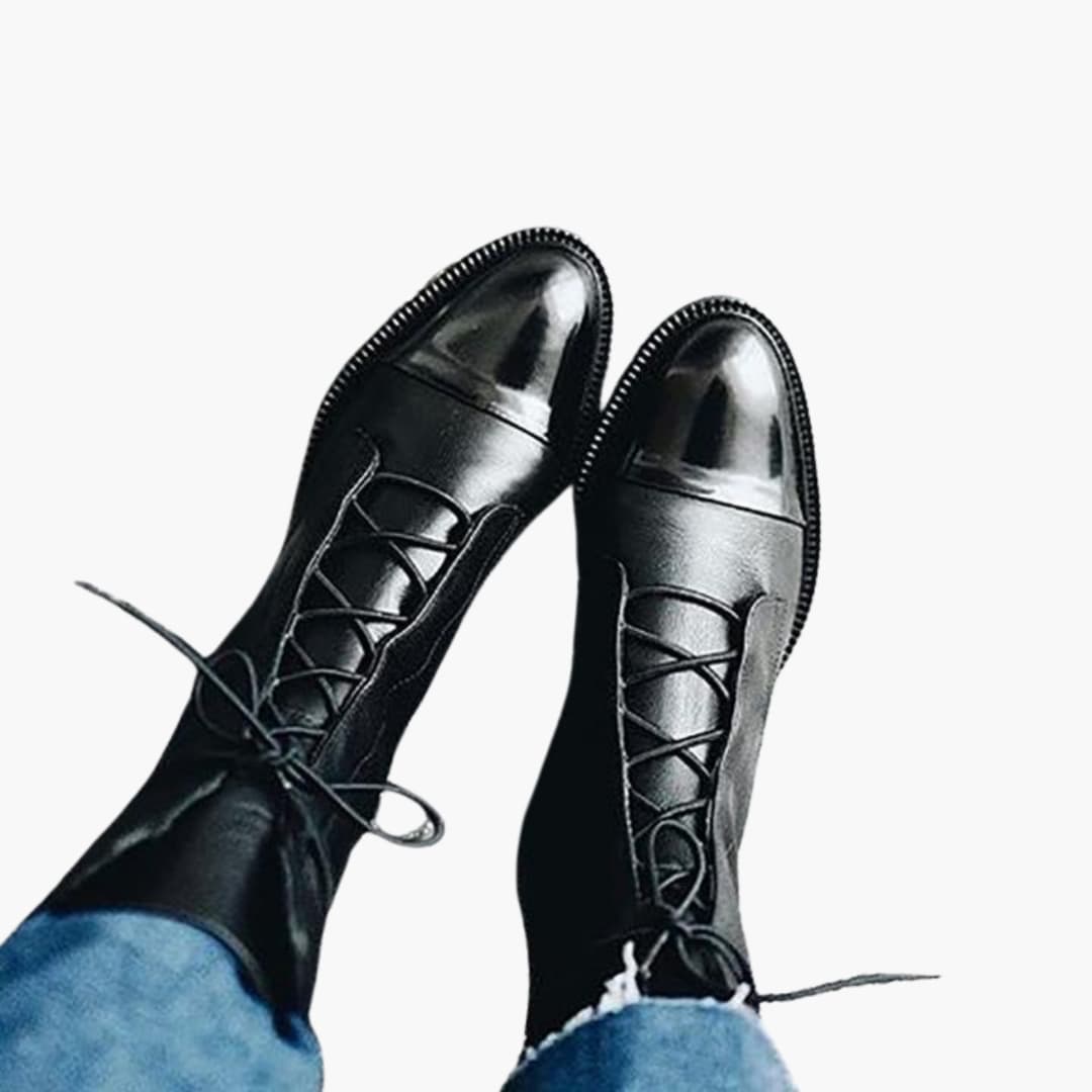 Schnürstiefel für Damen mit rundem Zehenbereich und niedrigem Absatz