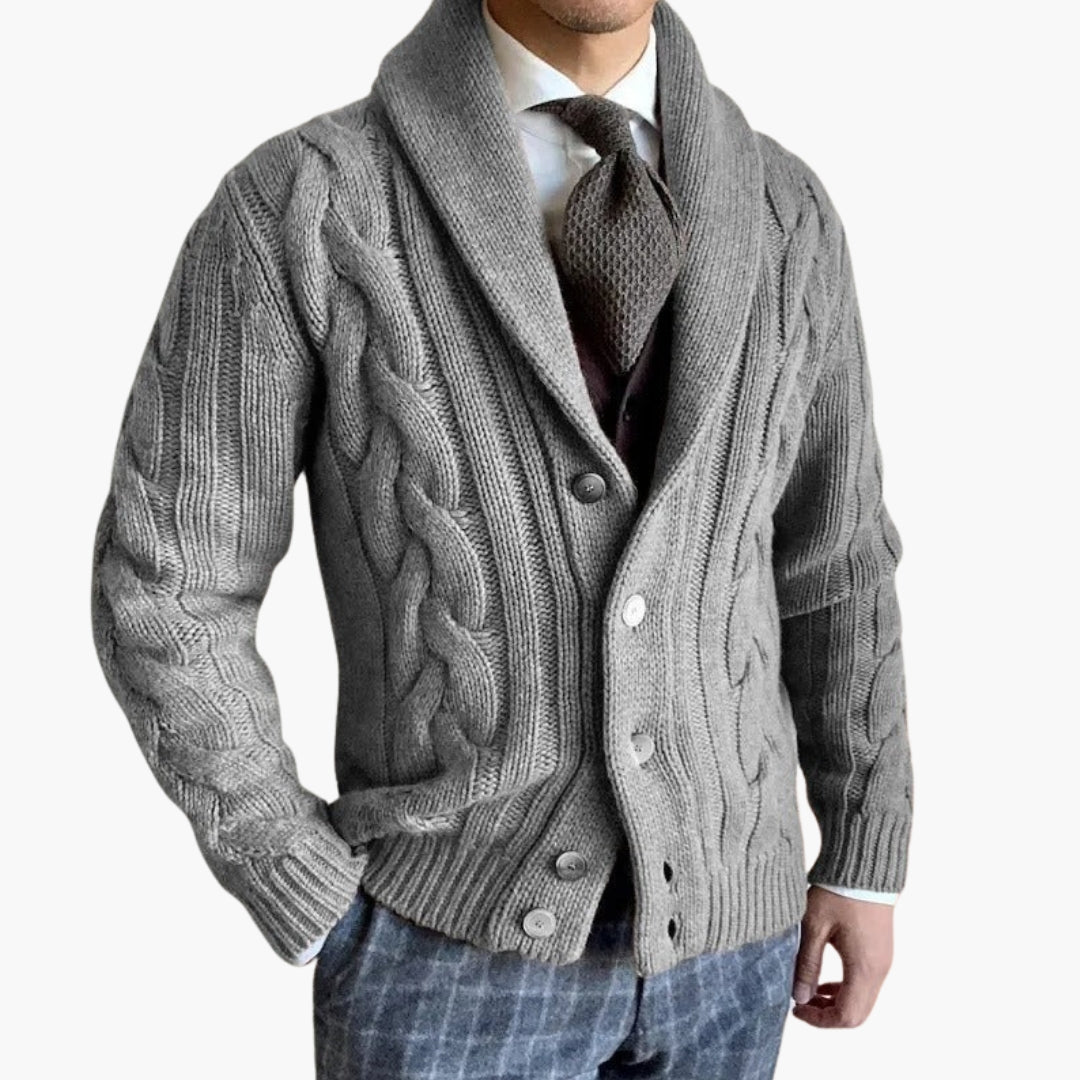 Herrenstrickjacke aus Zopfmuster mit Schalkragen