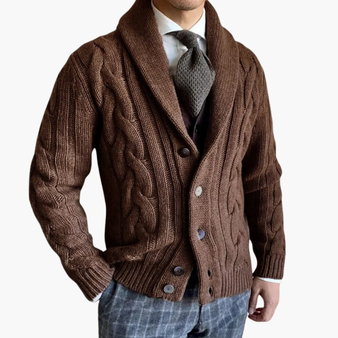 Herrenstrickjacke aus Zopfmuster mit Schalkragen