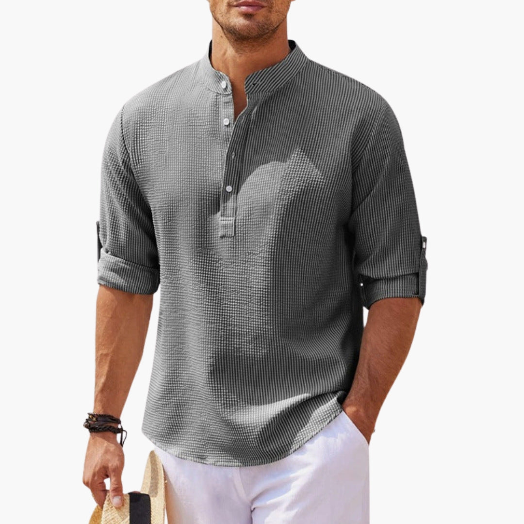Herrenhemd mit Henley-Kragen und aufkrempelbaren Ärmeln