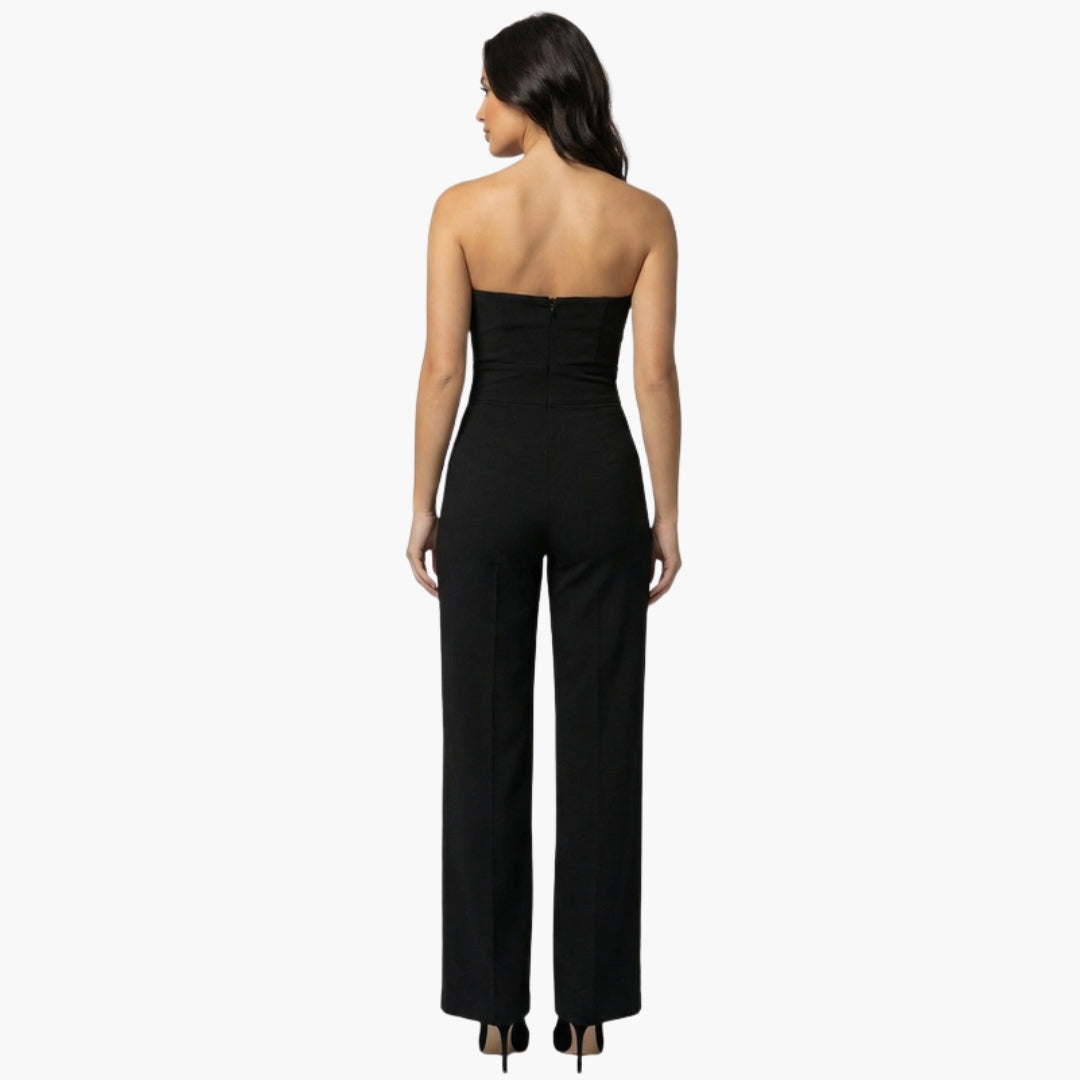 Mono de mujer con corpiño sin tirantes y pantalones anchos
