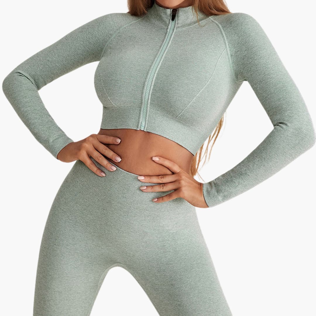 Women's sports crop top with front zipper closure and sleeveless cut