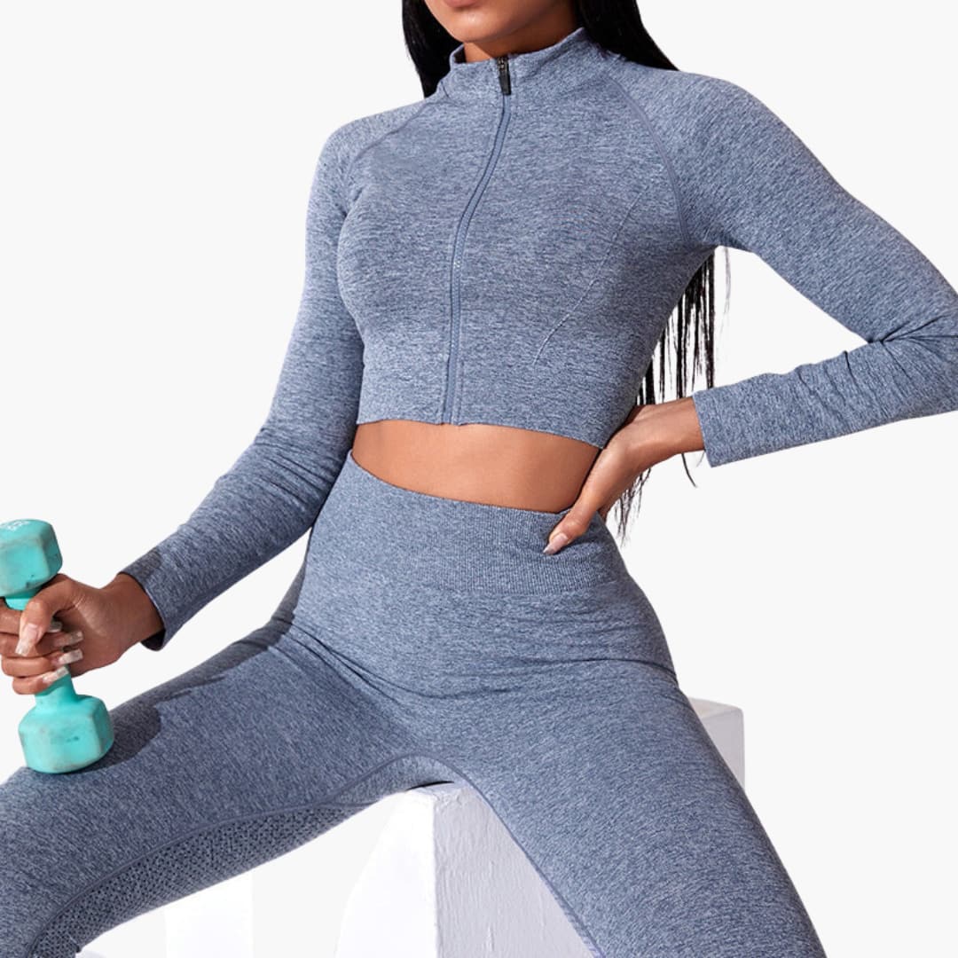 Women's sports crop top with front zipper closure and sleeveless cut
