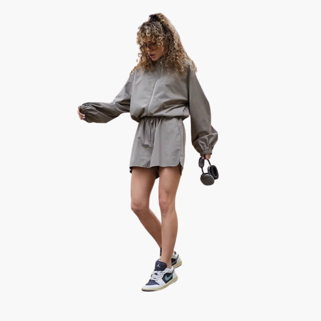 Ensemble de sport femme avec veste zippée