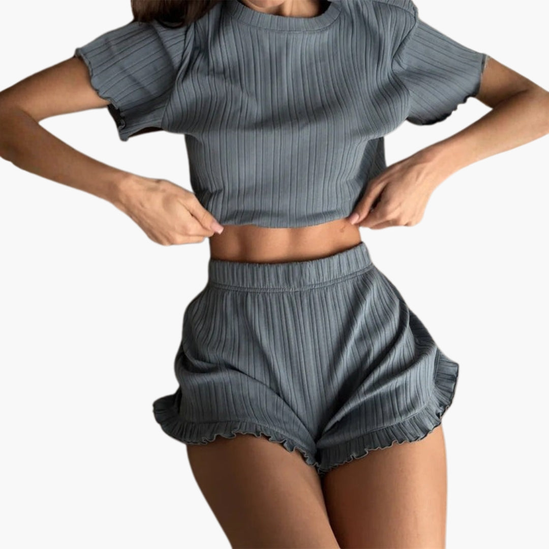 Conjunto relajante para mujer de canalé con pantalones cortos con volantes