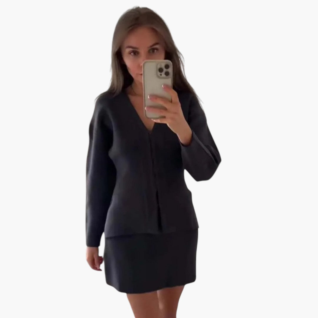 Ensemble deux pièces femmes a haut tricoté et jupe