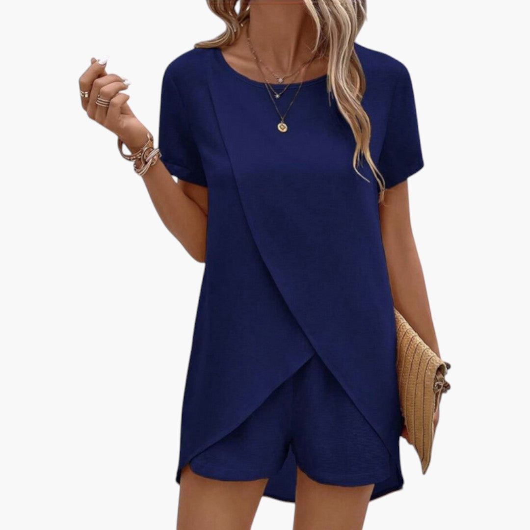 Ensemble deux pièces femmes avec haut croisé et short assorti