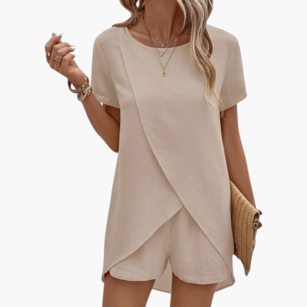 Ensemble deux pièces femmes avec haut croisé et short assorti