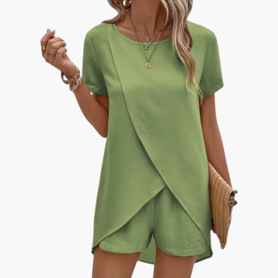 Ensemble deux pièces femmes avec haut croisé et short assorti