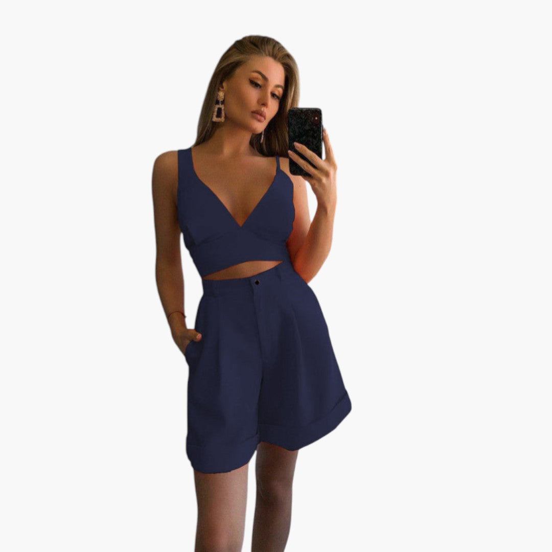 Ensemble femme avec haut court col V et short taille élastique
