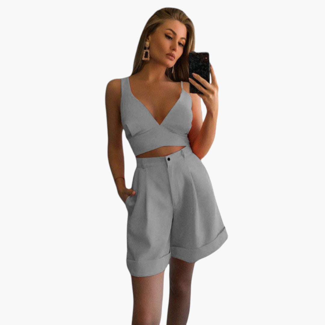 Ensemble femme avec haut court col V et short taille élastique