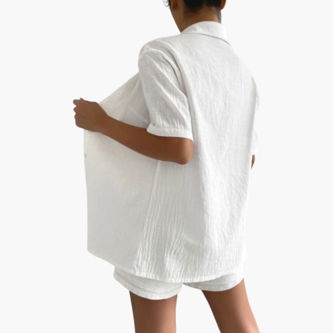 Ensemble femmes avec chemise légère et short