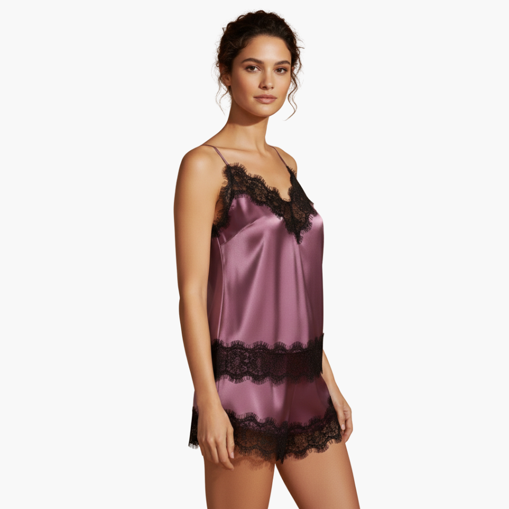 Ensemble pyjama femme en satin avec imprimé cœur et finitions en dentelle