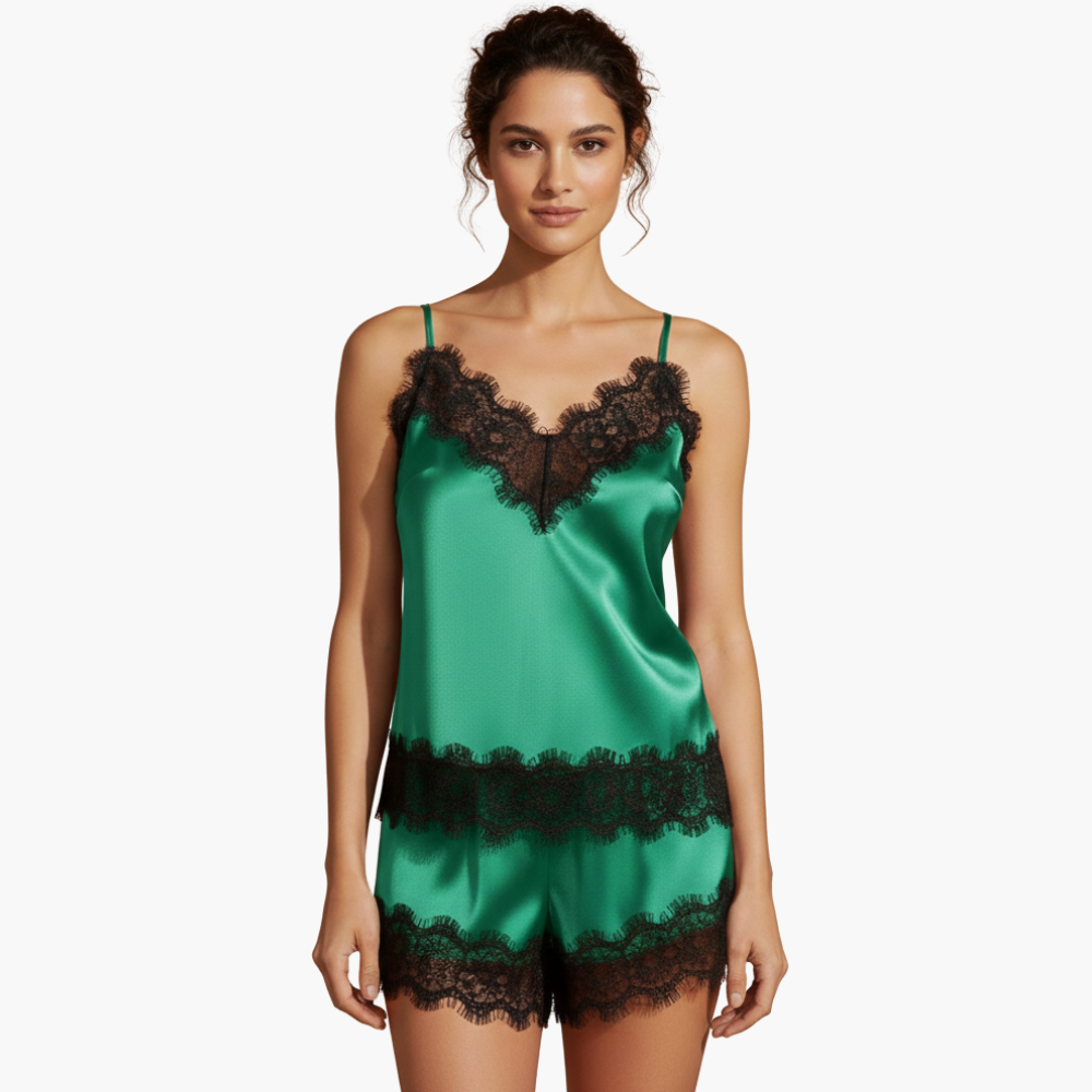 Ensemble pyjama femme en satin avec imprimé cœur et finitions en dentelle
