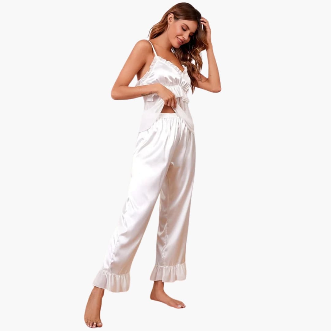 Pyjamasæt til kvinder i satin med flæser, med undertrøje og korte bukser