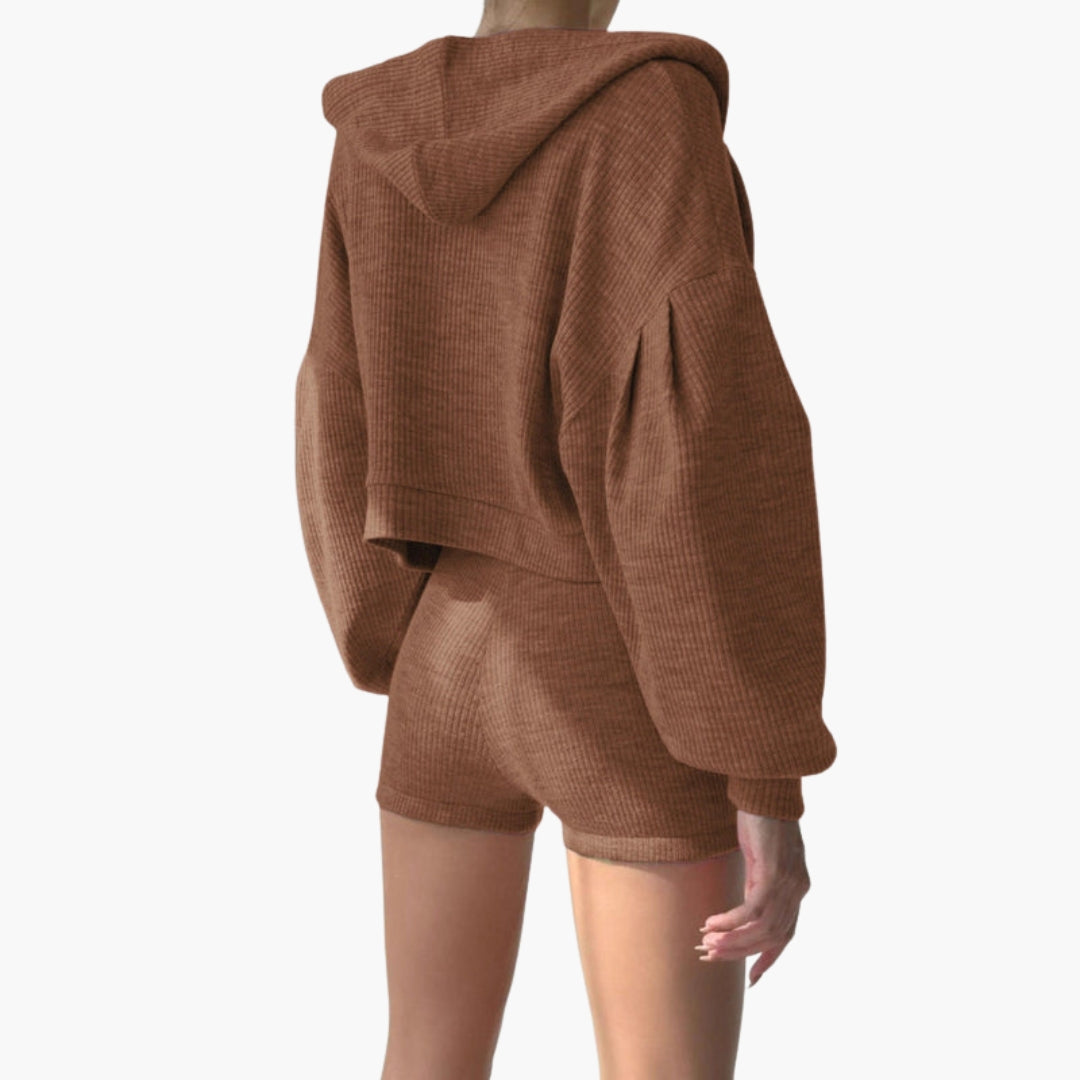 Conjunto deportivo para mujeres con blusa corta