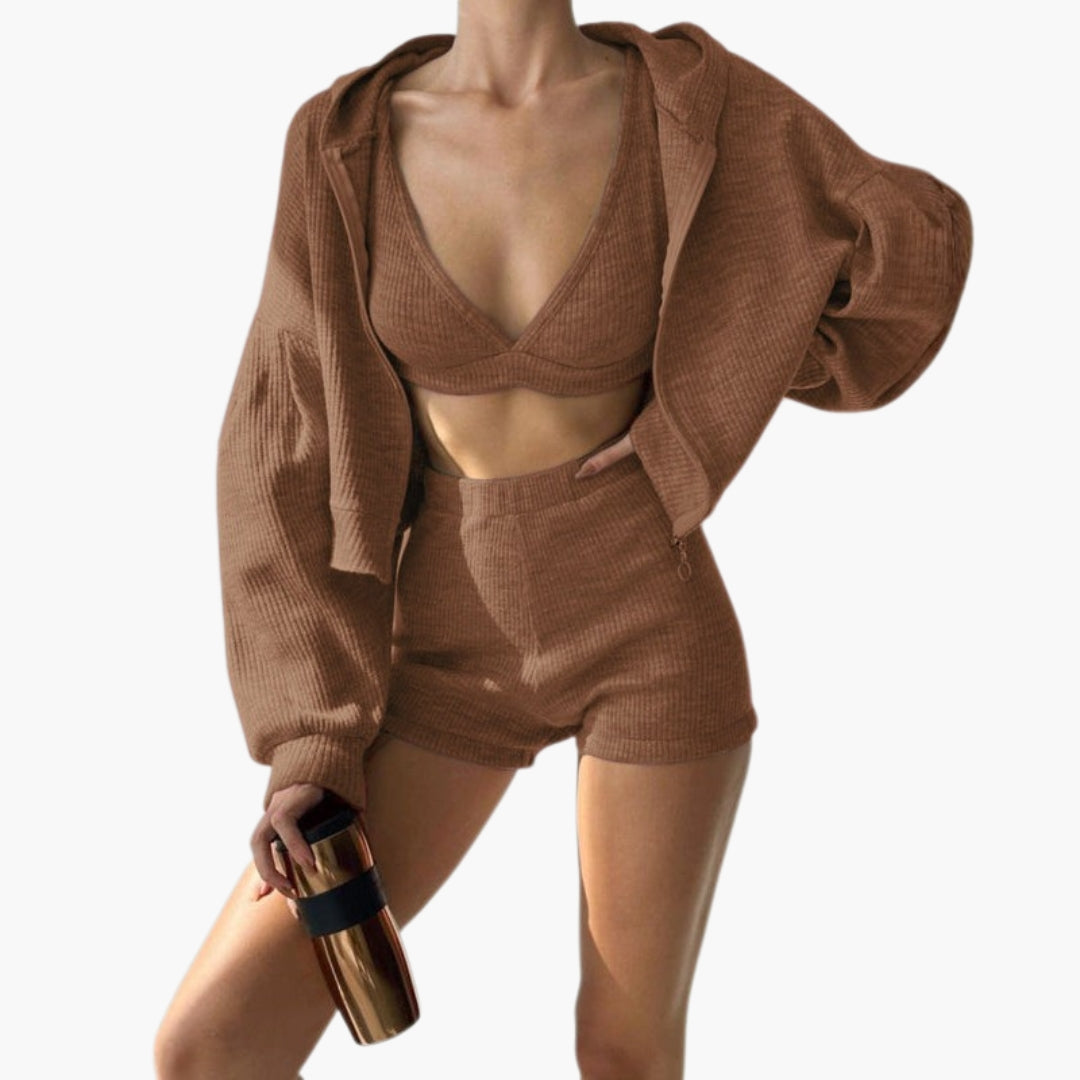Conjunto deportivo para mujeres con blusa corta
