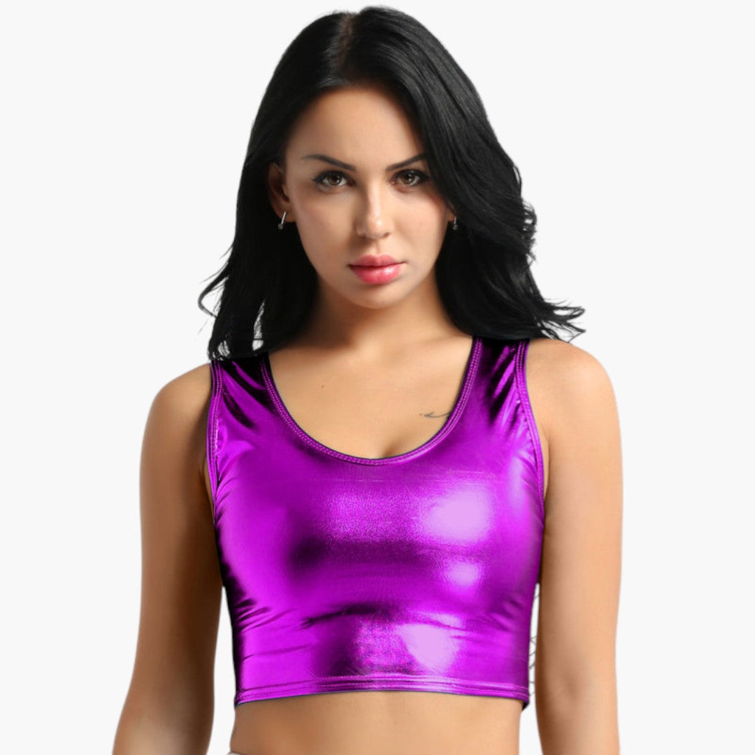 Top curto para mulher com decote aberto e superfície brilhante