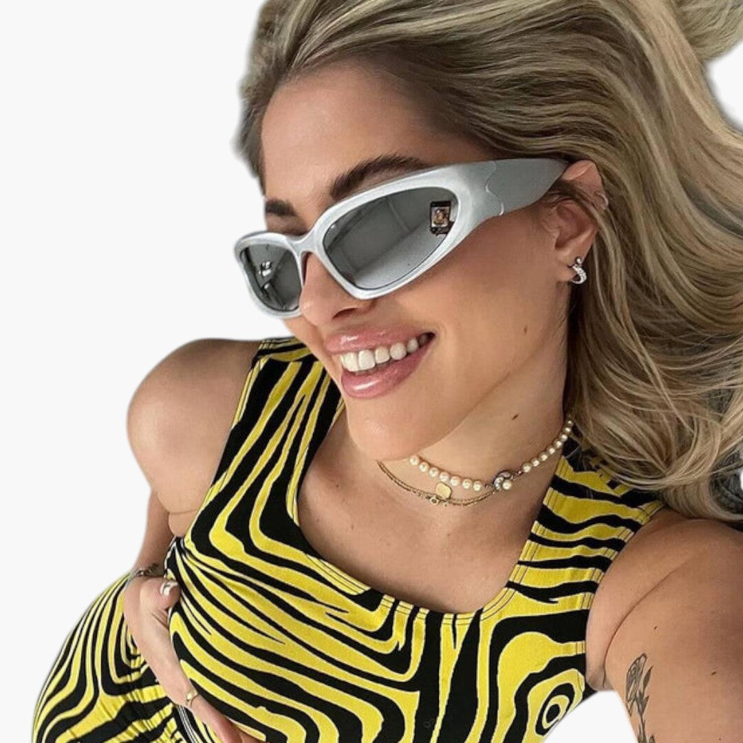 Damen-Sonnenbrille mit umschließendem Gestell und getönten Gläsern