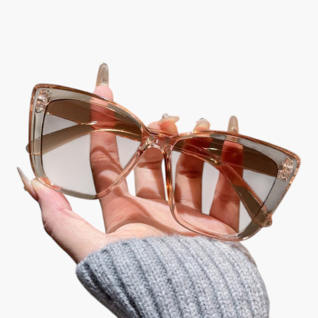 Lunettes de soleil femmes a forme cat eye et verres teintés
