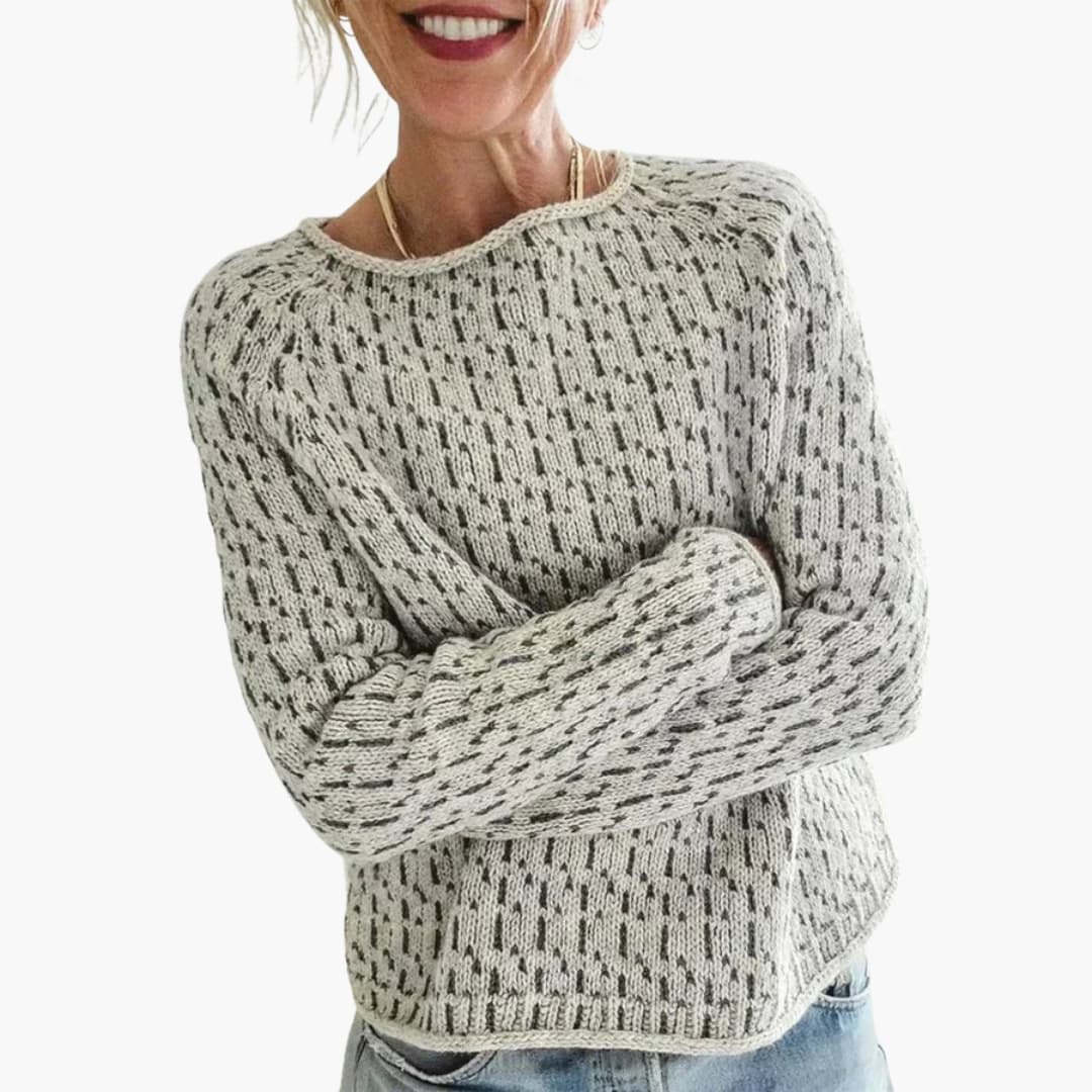 Women's pullover with round neck and long sleeves