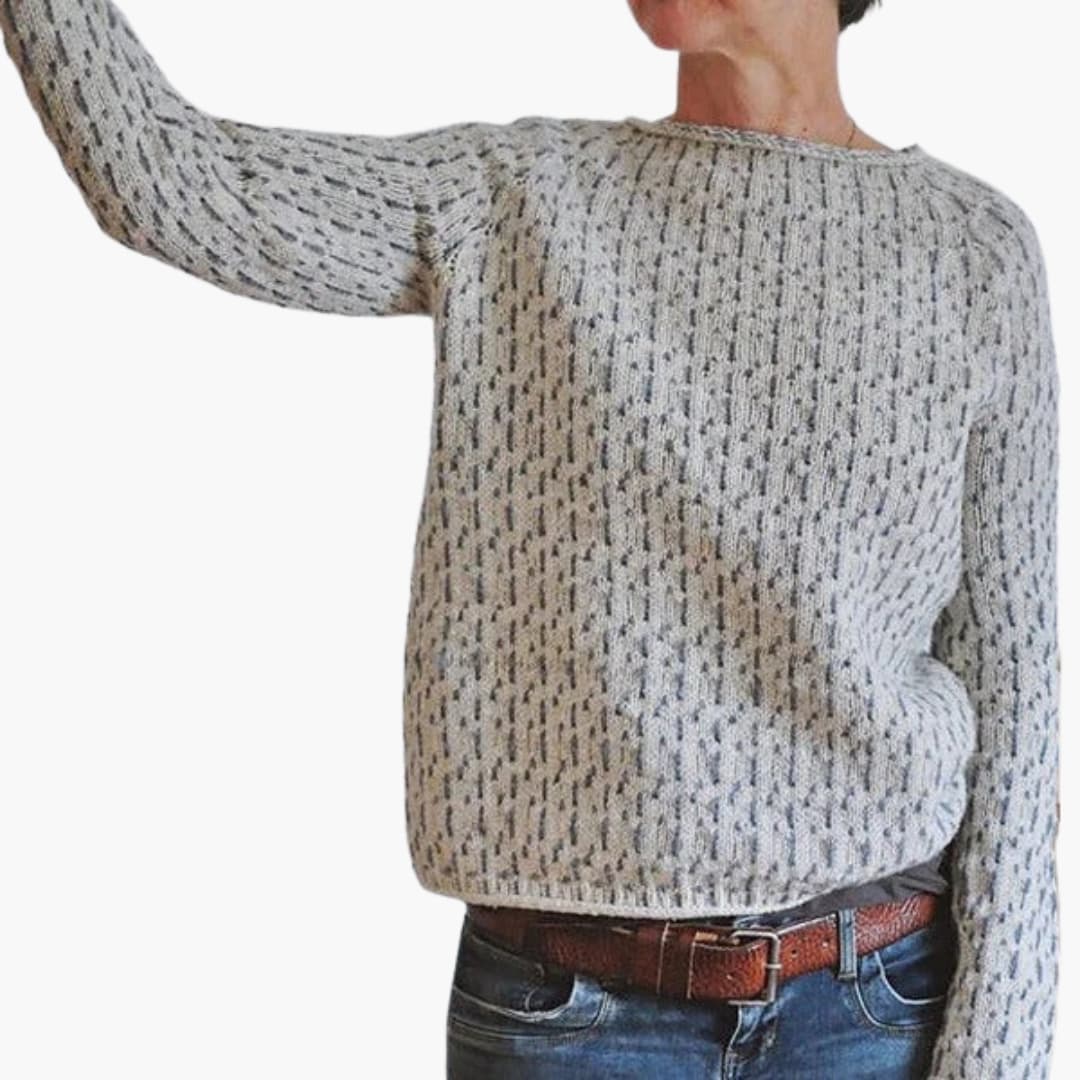 Women's pullover with round neck and long sleeves