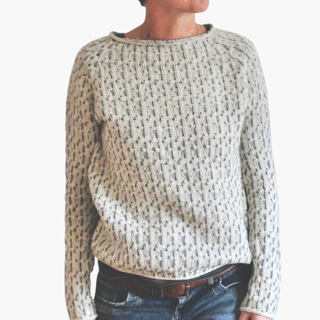 Women's pullover with round neck and long sleeves