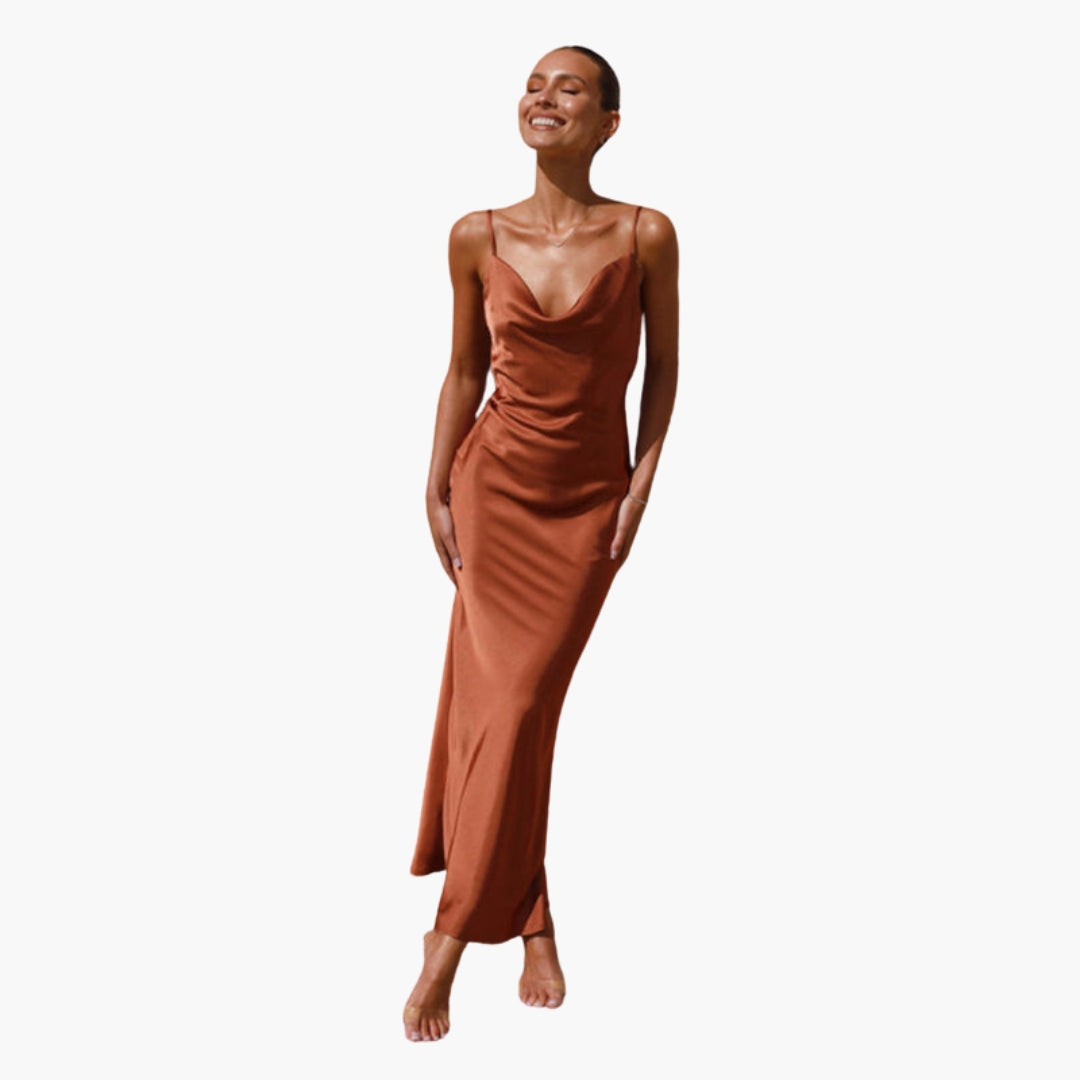Langes Damenkleid mit drapiertem Ausschnitt und verstellbaren Trägern