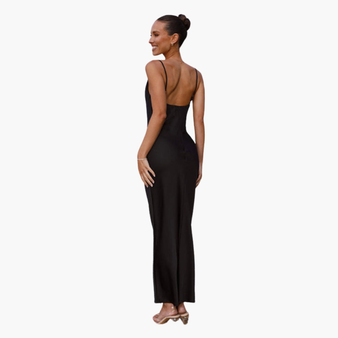 Langes Damenkleid mit drapiertem Ausschnitt und verstellbaren Trägern