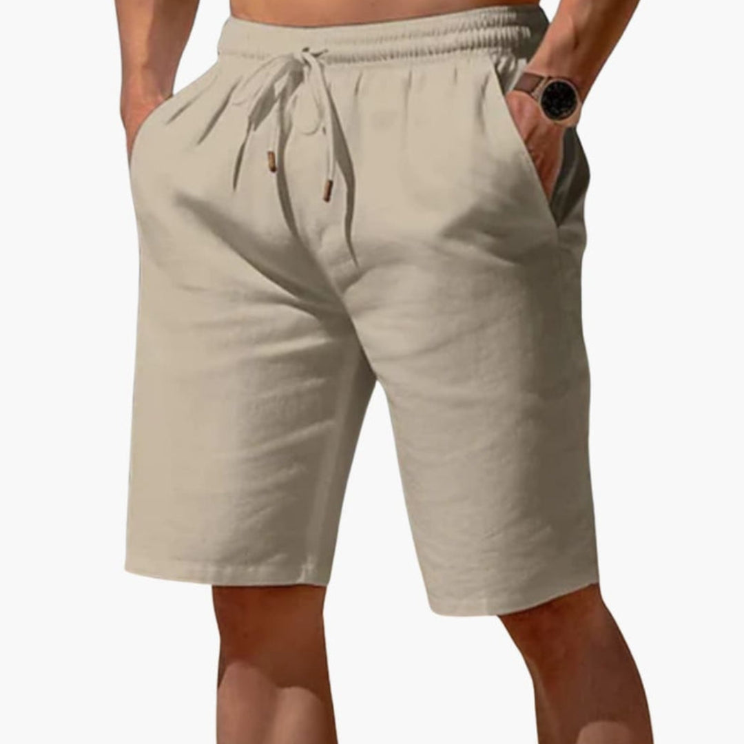 Short homme a taille à poches latérales et surface unie