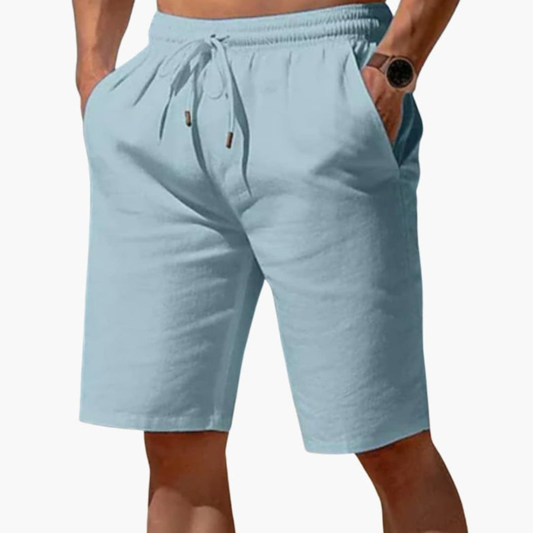 Short homme a taille à poches latérales et surface unie