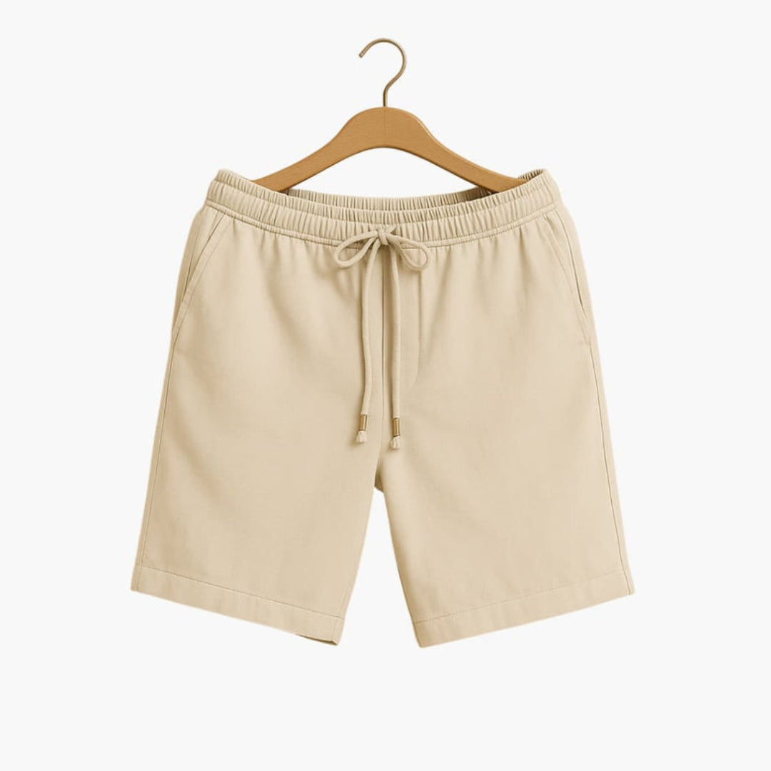 Short homme a taille à poches latérales et surface unie