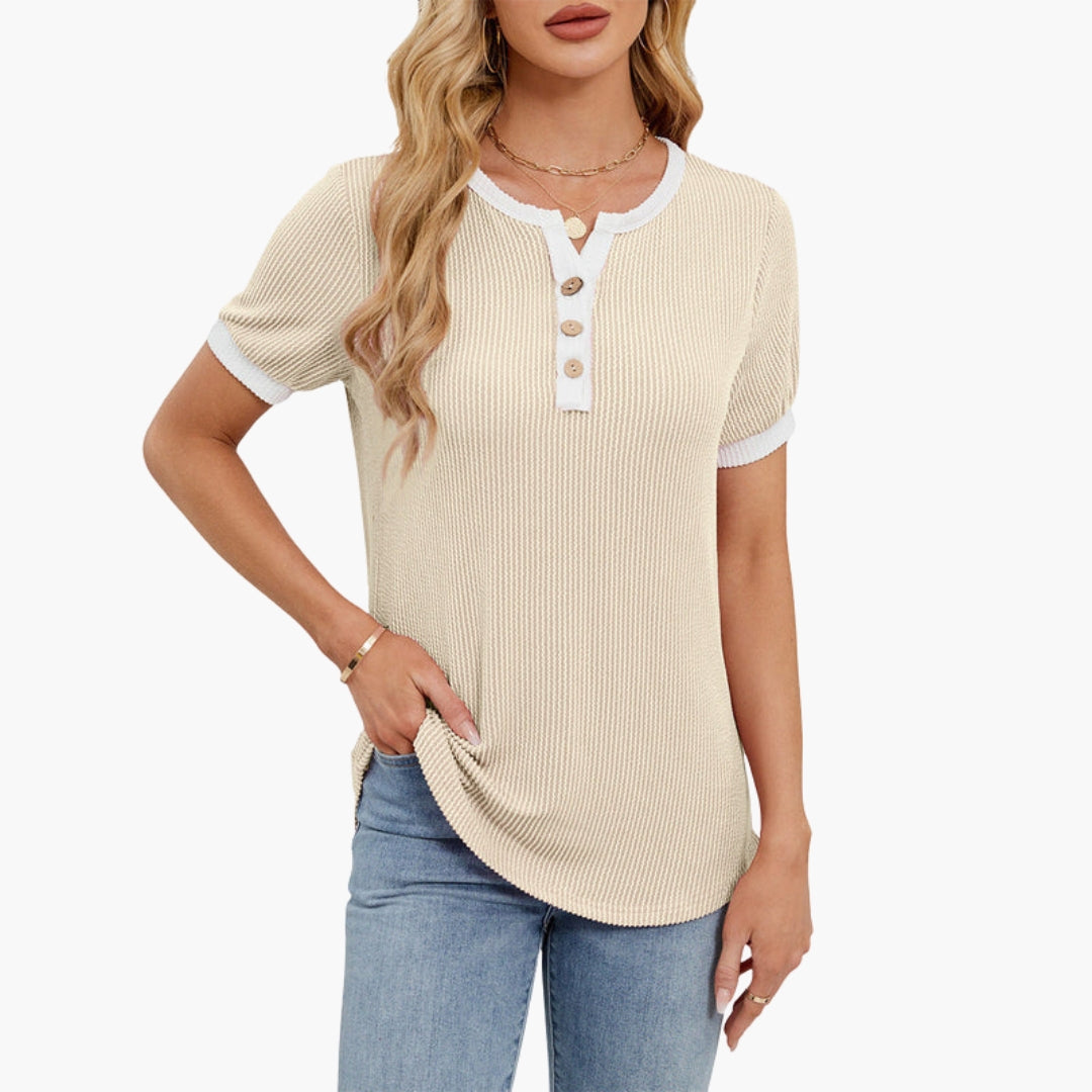 Camiseta para mujer con escote partido y tapeta con botones