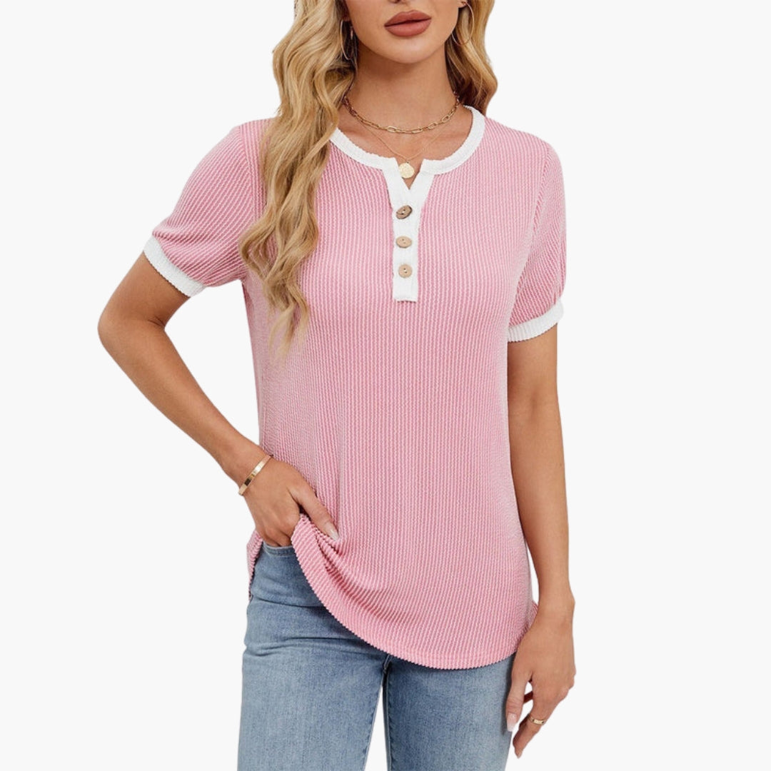 Camiseta para mujer con escote partido y tapeta con botones