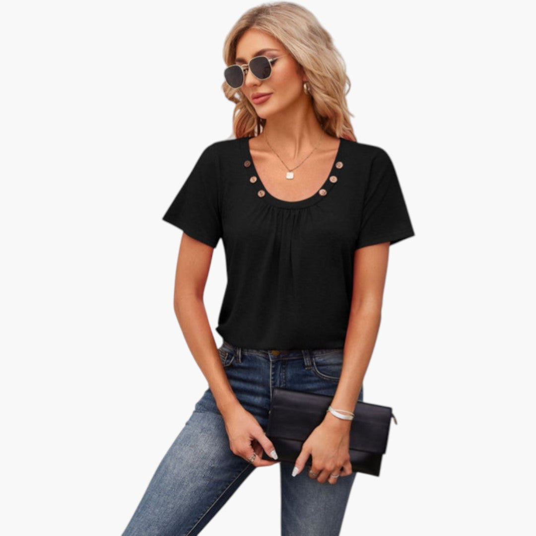 T-shirt feminina com botões decorativos e mangas curtas