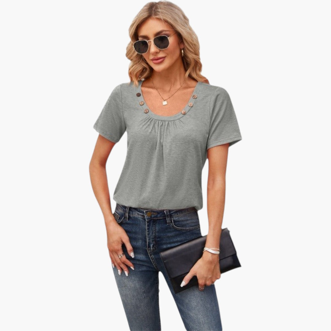 T-shirt feminina com botões decorativos e mangas curtas