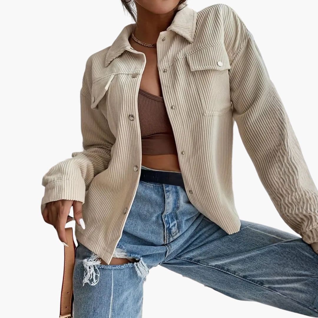Chaqueta de mujer con botones y bolsillos laterales