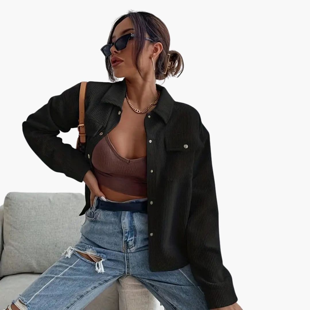 Chaqueta de mujer con botones y bolsillos laterales