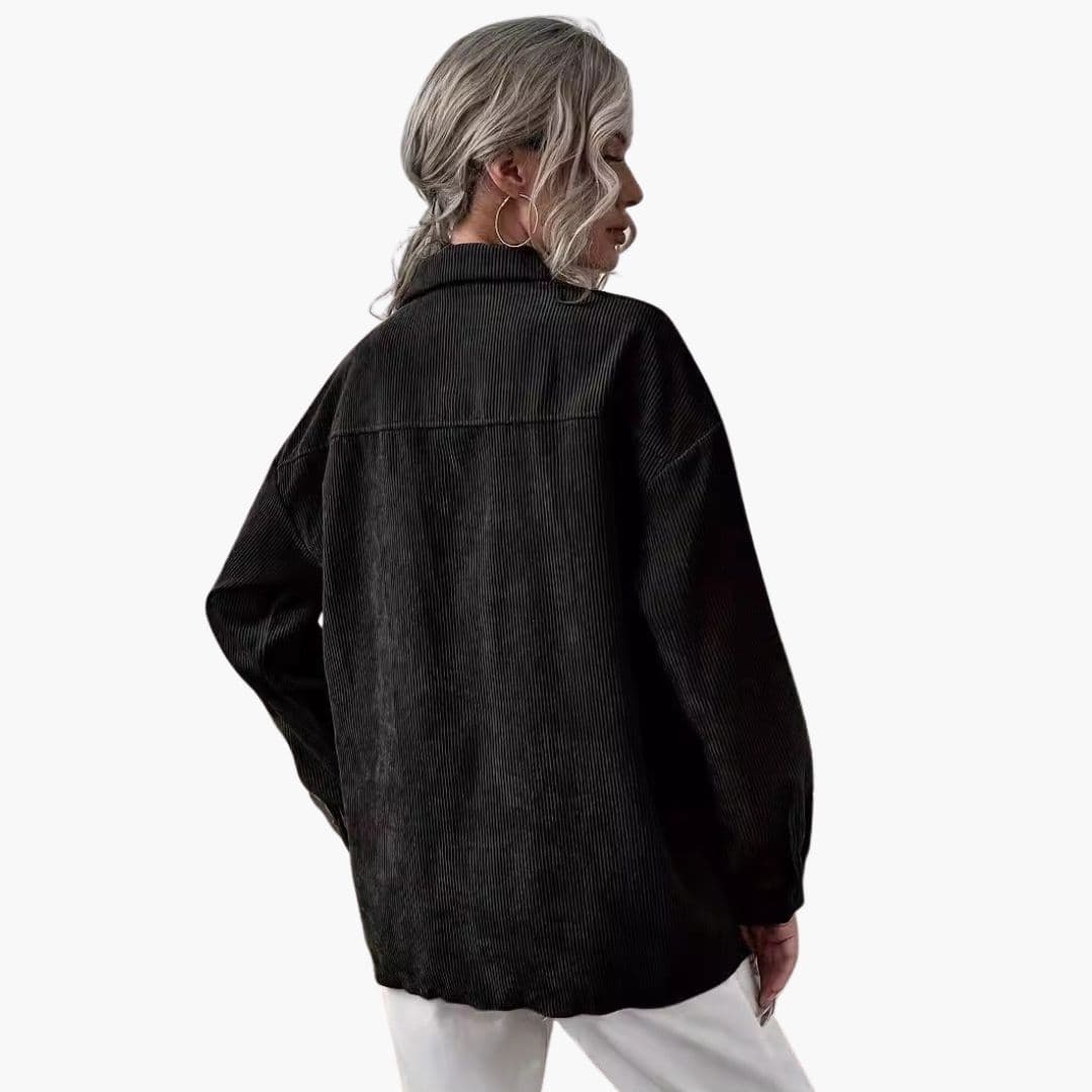 Damenjacke mit Knöpfen und Brusttaschen