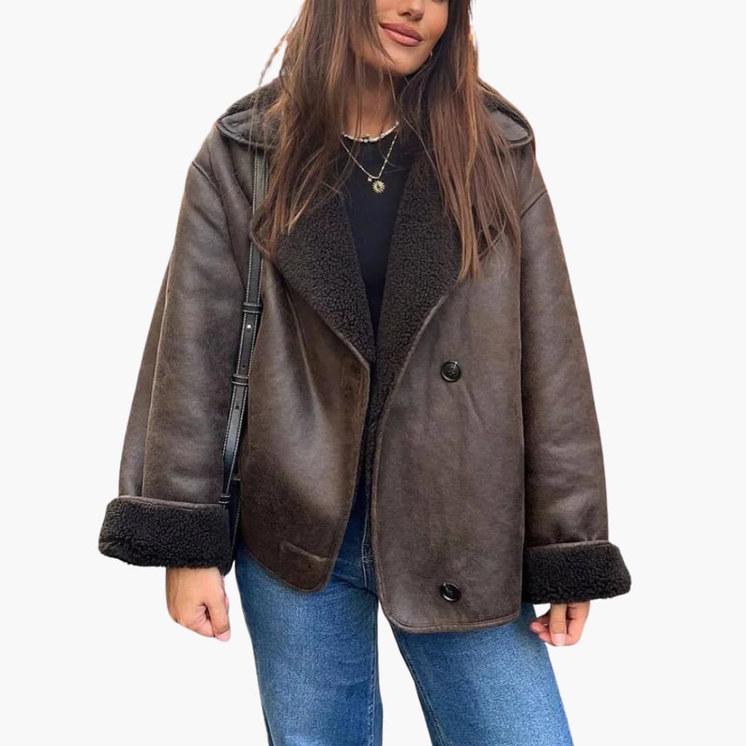 Damenjacke mit weitem Revers und Knopfverschluss