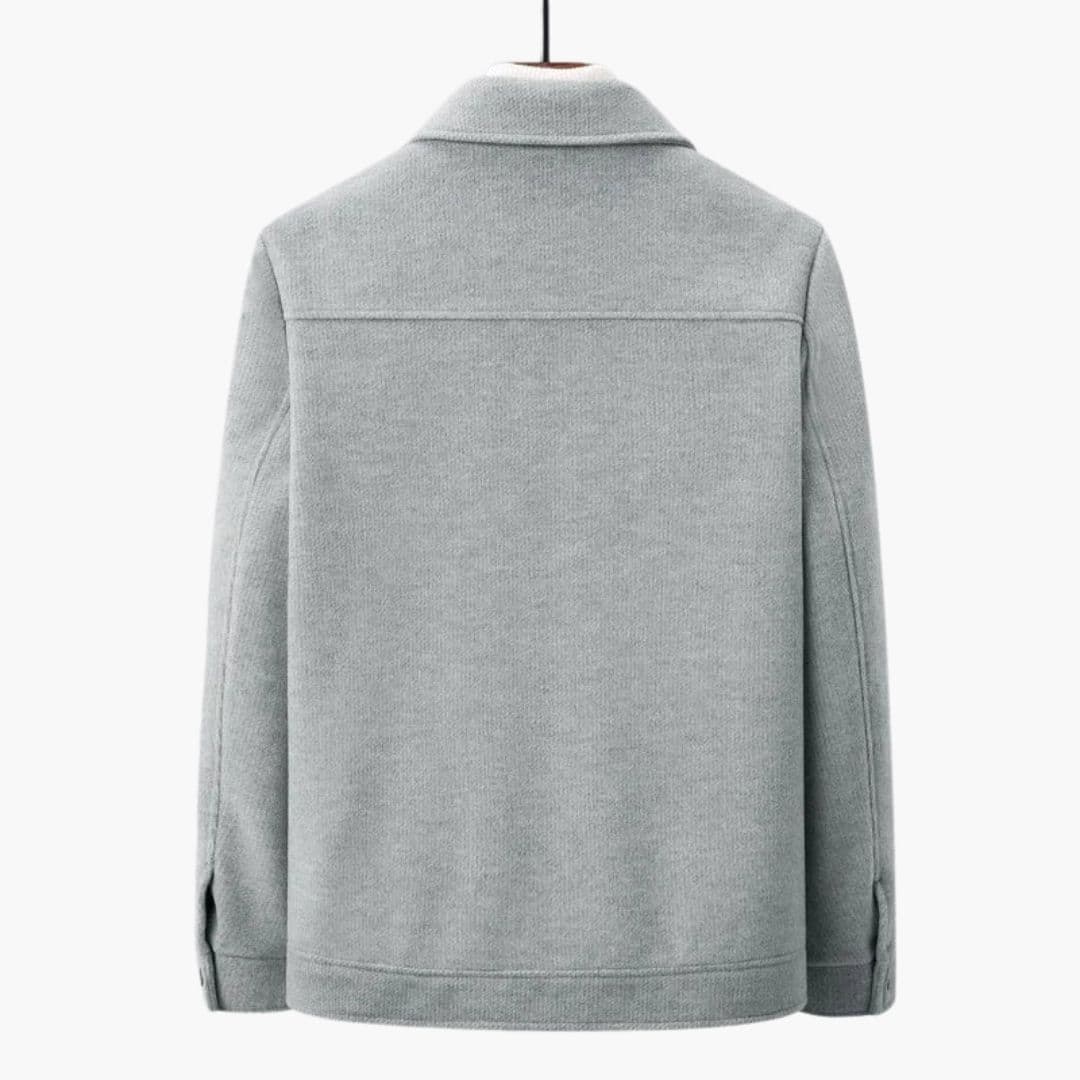 Chaqueta de hombre con cuello puntiagudo y bolsillos con solapa