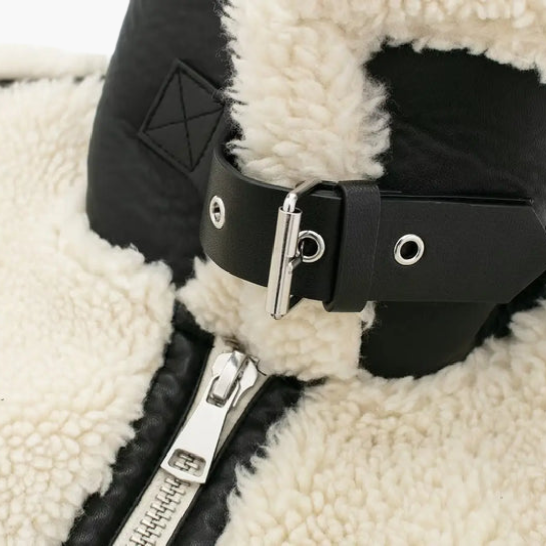 Naisten teddy-liivi vetoketjulla ja kontrastireunuksilla