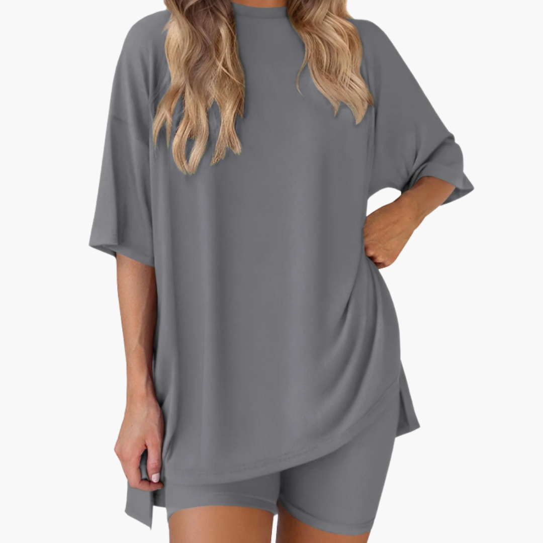 Ensemble de sport femme avec haut col V et short ample