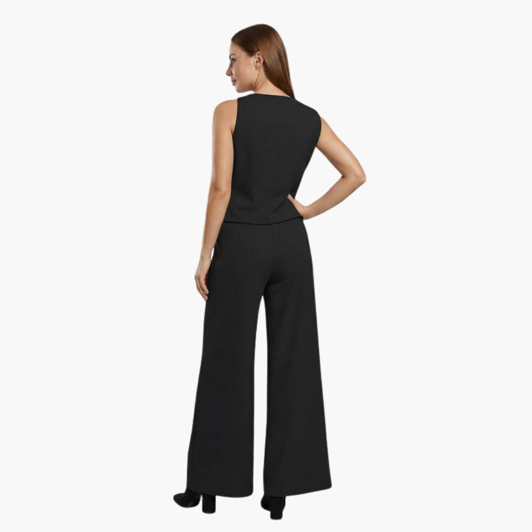 Mono de mujer con cuello redondo y piernas anchas