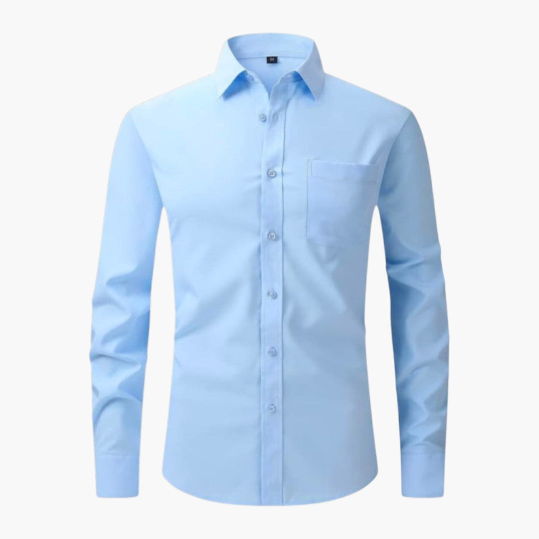 Camisa de hombre con bolsillo en el pecho y tapeta de botones