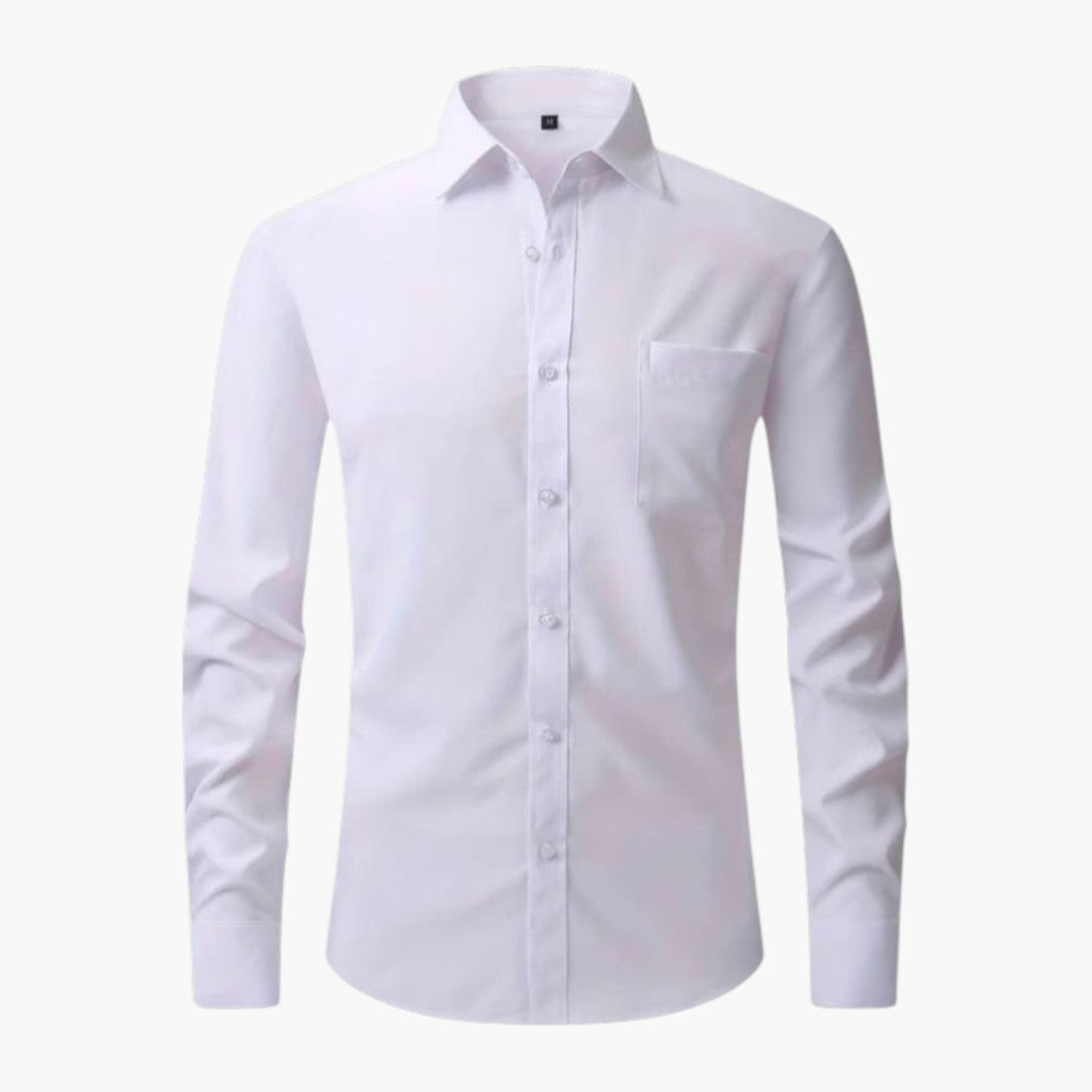 Camisa de hombre con bolsillo en el pecho y tapeta de botones