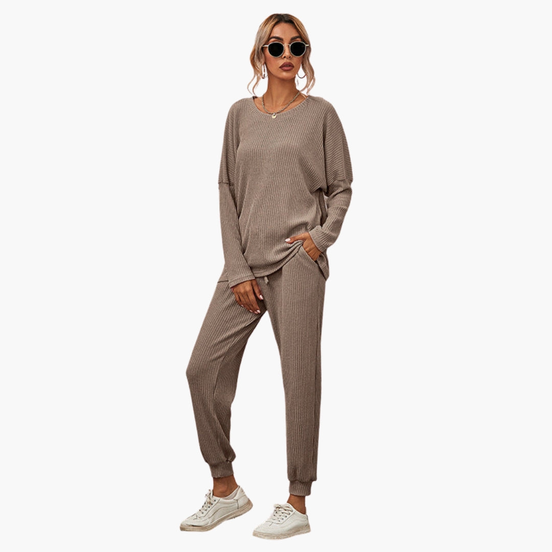 Women's jumpsuit with round neckline and ribbed surface