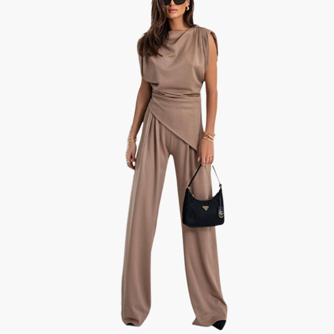 Combinaison femme à encolure drapée et jambes larges