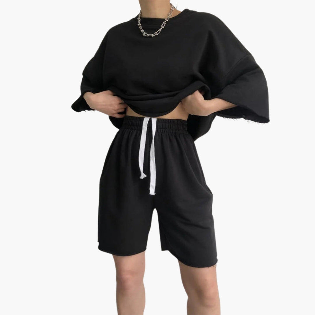 Ensemble de sport femme avec haut court et short à cordon